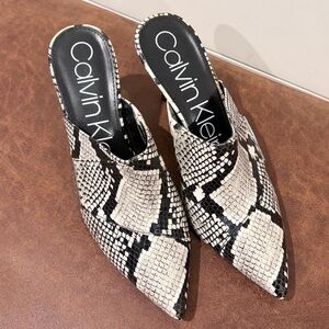 Calvin Klein Snakeskin Mule Heels Pointed Toe Model-Off-Duty Y2K Chic 8.5